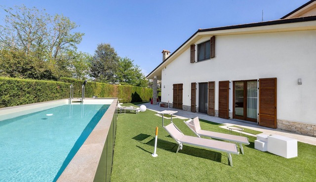 Villa 'In Langa' with Mountain View, Private Pool and Wi-Fi