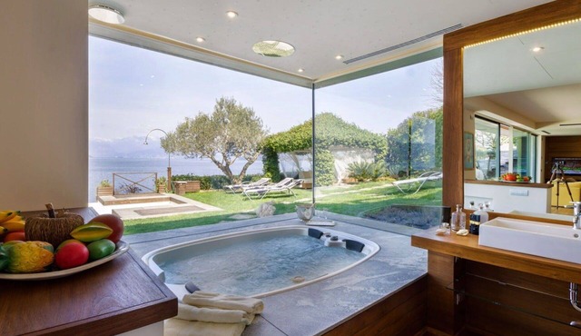 Villa Isa with pool and jacuzzi - My Rental Homes