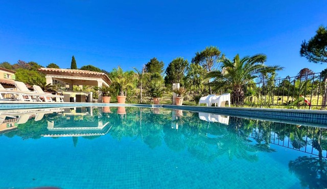 Villa La Source 83 - Room Close to St Tropez