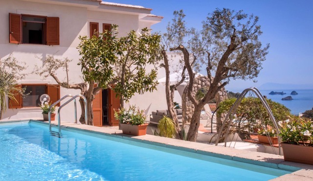 Villa Mistica, few steps away from sea