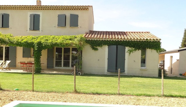 Villa Mollégès, 4 bedrooms, 7 persons