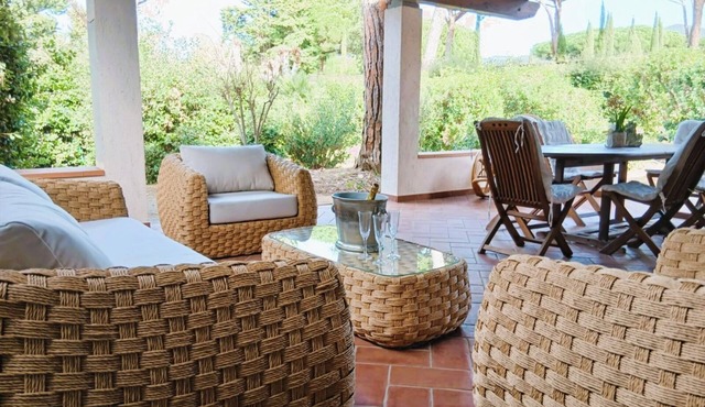 VILLA MOLLETTA VERY CLOSE TO THE SEA