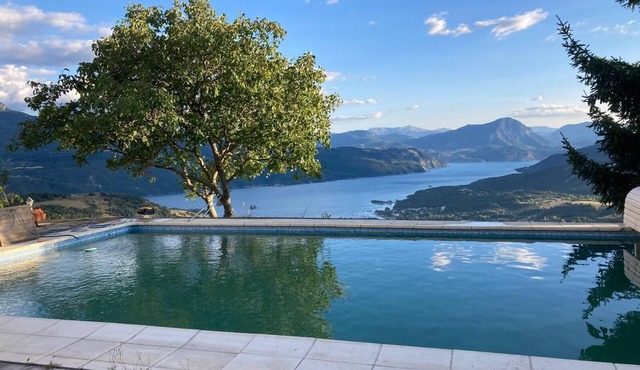 Villa Morgon 160m² in 2 apartments, swimming pool, sauna, 5 bedrooms, sublime lake view