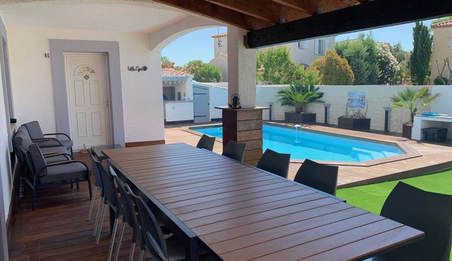 Villa Oyat- Charming villa with swimming pool, barbecue and air conditioning. Close to beaches.
