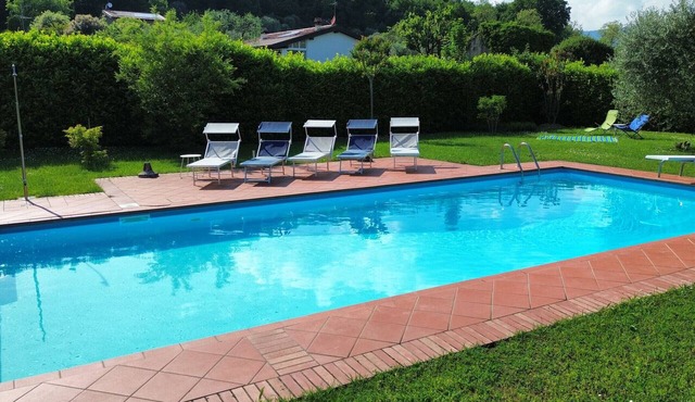 Villa Paradiso by Bookinggardalake
