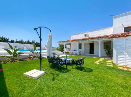 Villa Pace by BarbarHouse in Torre Lapillo