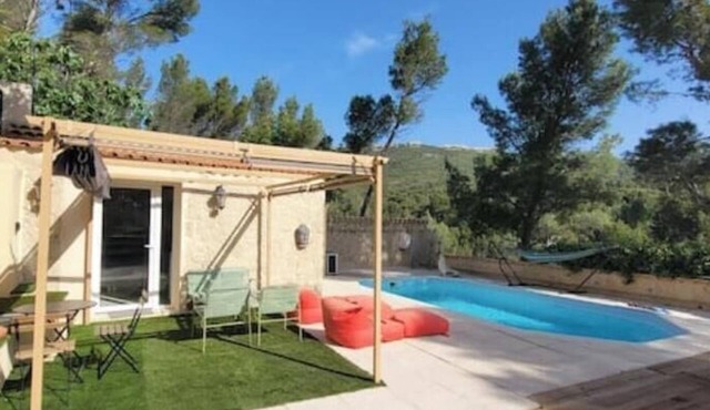 Villa Palama - Living room with heated pool & nature view