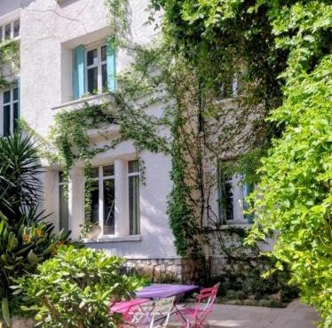 Villa Palma, grande chambre indépendante avec sdb et kitchenette dans maison de charme en centre ville