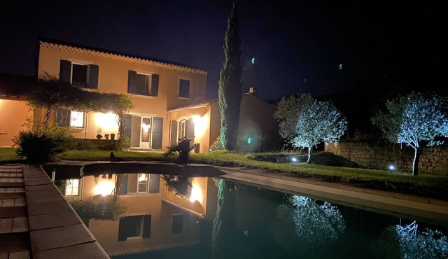 Villa Provençale Avec Piscine Face au Luberon