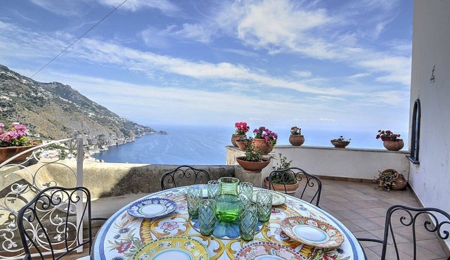 Villa Ridente: A charming two-story independent house which faces the sun and the sea, with Free WI-FI.