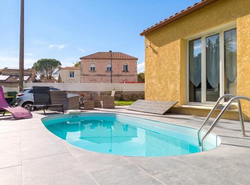 Villa spacieuse avec piscine privative à Saint-Geniès-de-Malgoirès