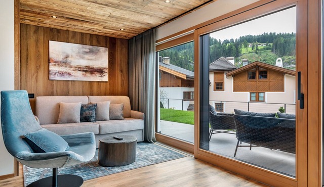 Villa Sofia Apartment 'O' with Mountain View, Private Terrace and Wi-Fi