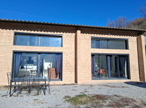 Villa spacieuse face à la montagne de Lure