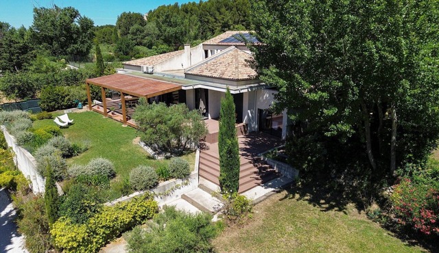 Villa Tabarja in Maussane - 4 Bds, pool, AC, large terrace with superb views