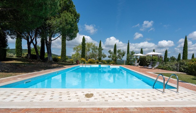 Villa 'Tiberini - Casale Il Pecino' with panoramic Valdichiana view, private pool & Wi-Fi