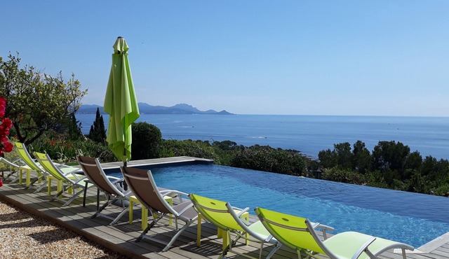 Villa with pool and 180° sea view, 500m from the beach, air-conditioned