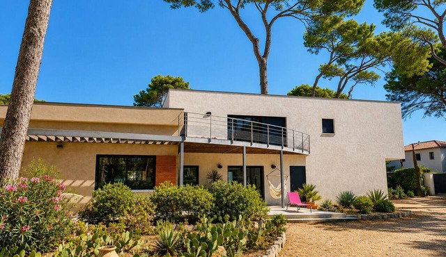 Villa with garden and sea view, a stone's throw from the beach - Presqu'île de Giens