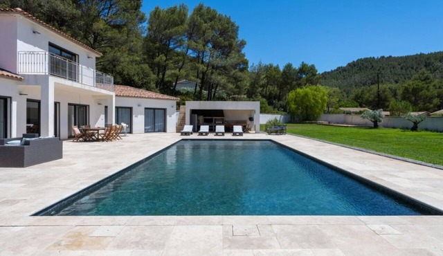 Villa with heated swimming pool, spa, gym and cinema
