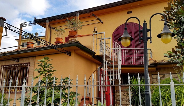 Villa with garden in the heart of Tuscany 2