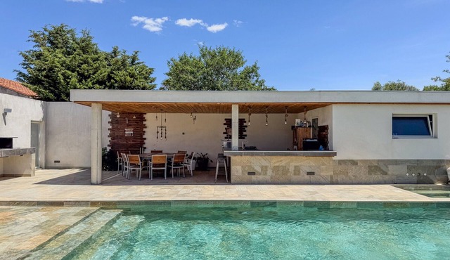 Villa with pool - 10 guests