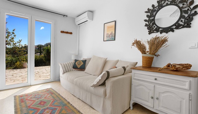 Villa with Sea View, Wi-Fi and Air Conditioning