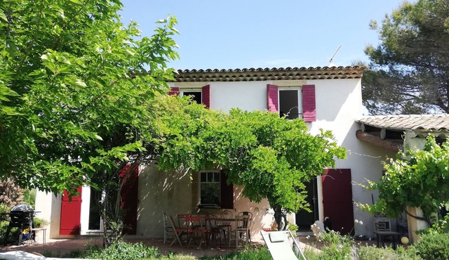Villa with swimming pool near Aix en Provence