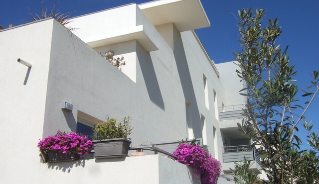 VILLEROY seaside apartment on the cliff, 100 m from the beach, with a fountain, 54 m², AIR-CONDITIONED, SWIMMING POOL