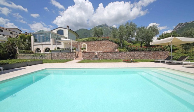 Western Shore Villa In A Wonderful Setting