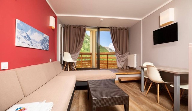 Wifi, 50m from shops, swimming pool, sauna, tv, ski locker, 20m², Isola 2000