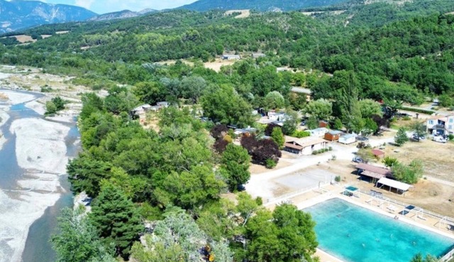 ZEcamping 3 étoiles chiens acceptés piscine bar et restaurant