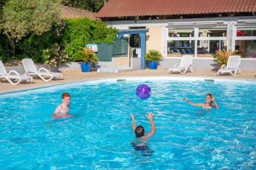 ZEcamping 3 étoiles familial dog friendly piscine et soirées animées