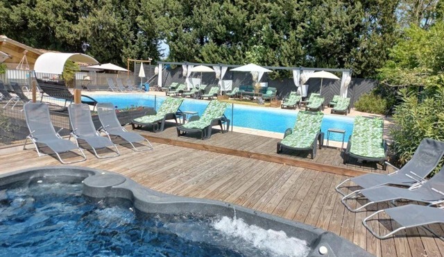 ZEcamping 4 étoiles piscine chiens acceptés jacuzzi tente 34m2 5 pers