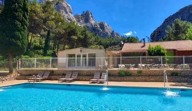 ZEcamping 4 étoiles piscine chiens acceptés mobil-home TV LV clim 30m2