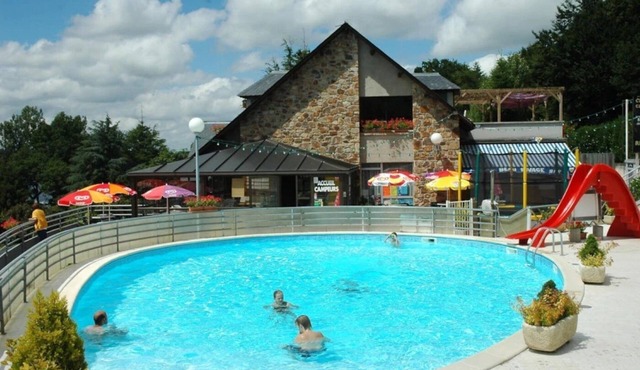ZEcamping 4* familial piscine chauffée locatif TV LV BBQ 35m2