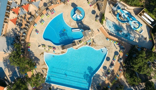 ZEcamping 5 étoiles espace aquatique club enfant locatif TV LV BBQ 45m2