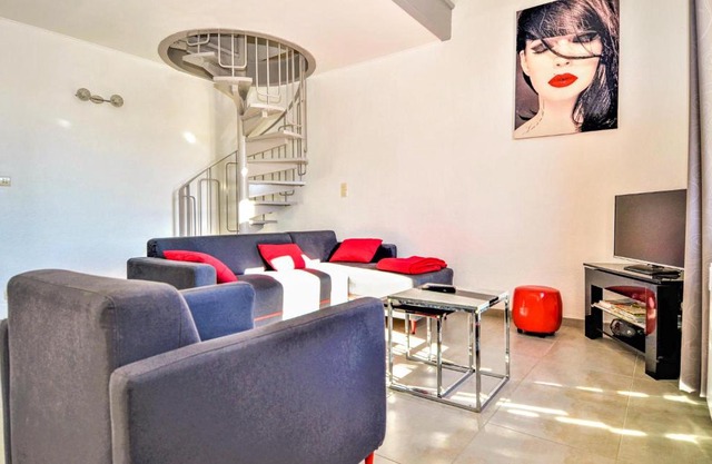 3 Bedroom Cozy Apartment In Uzs