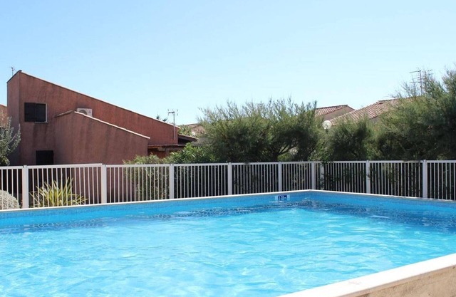 Beachside Getaway with Pool - Sleeps 5, BBQ, Veranda, Parking - Gruissan