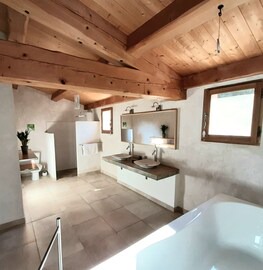 Charming Provencal house 220m2, large swimming pool, Mediterranean garden