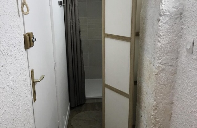 Mezzanine studio rental 3 pers max city center