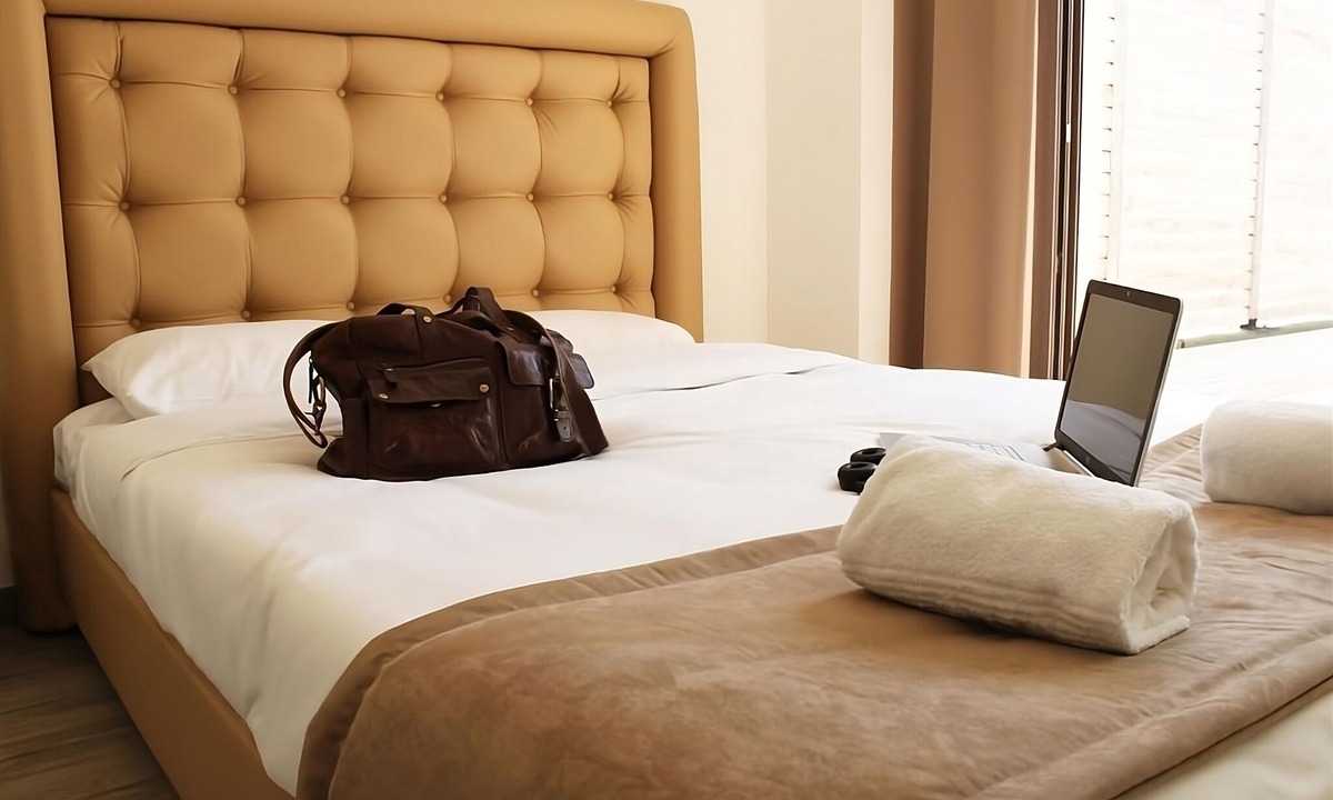 Eguilles Hotel | Scenic Poolside Stay 1.7 Mi to Paul Cezanne Statue