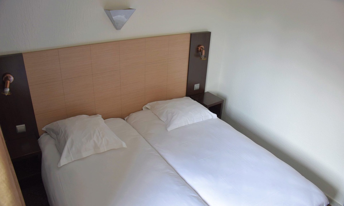 Sud Hotel | Vibrant Twin Room | 1.5 mi to Iconic La Rotonde: Great for Social Media Photos