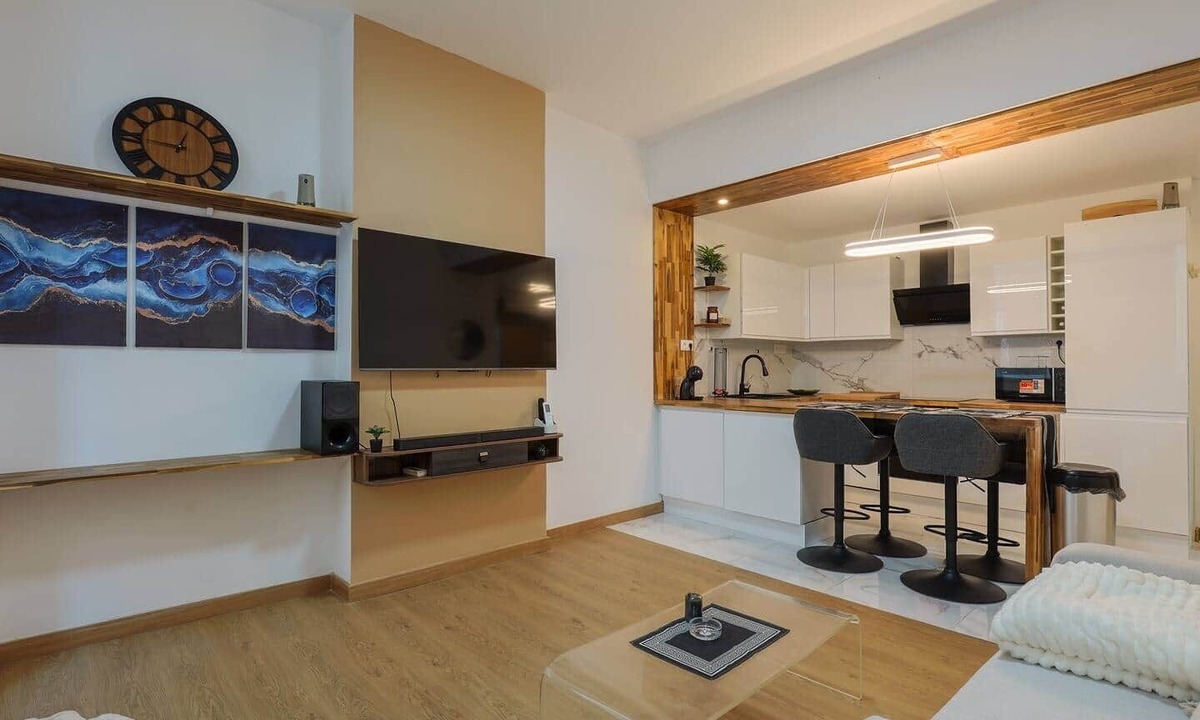 Notre-Dame du Mont Apartment | Comfortable apartment on the Cours Julien