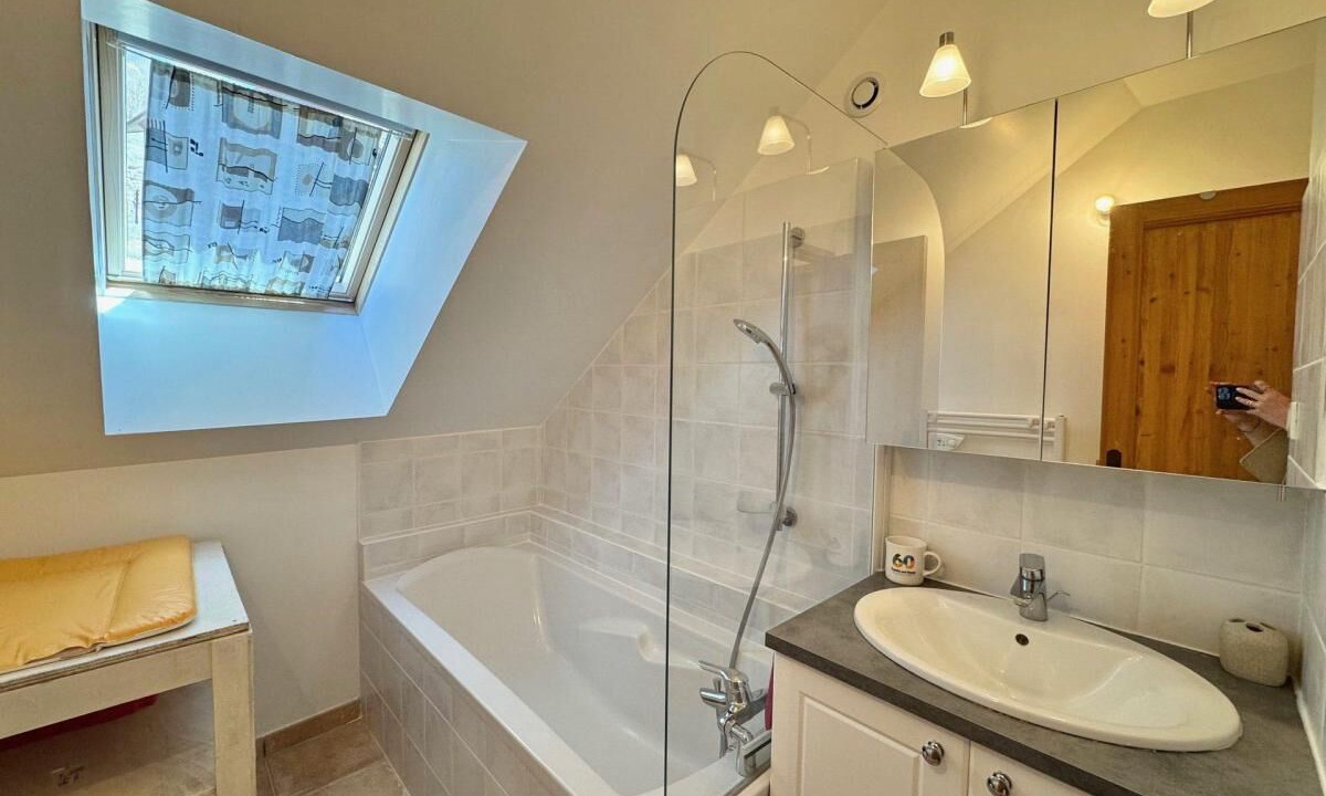 Vars Apartment | 1st floor, terrace, fireplace or stove, ski locker, 165m², Vars