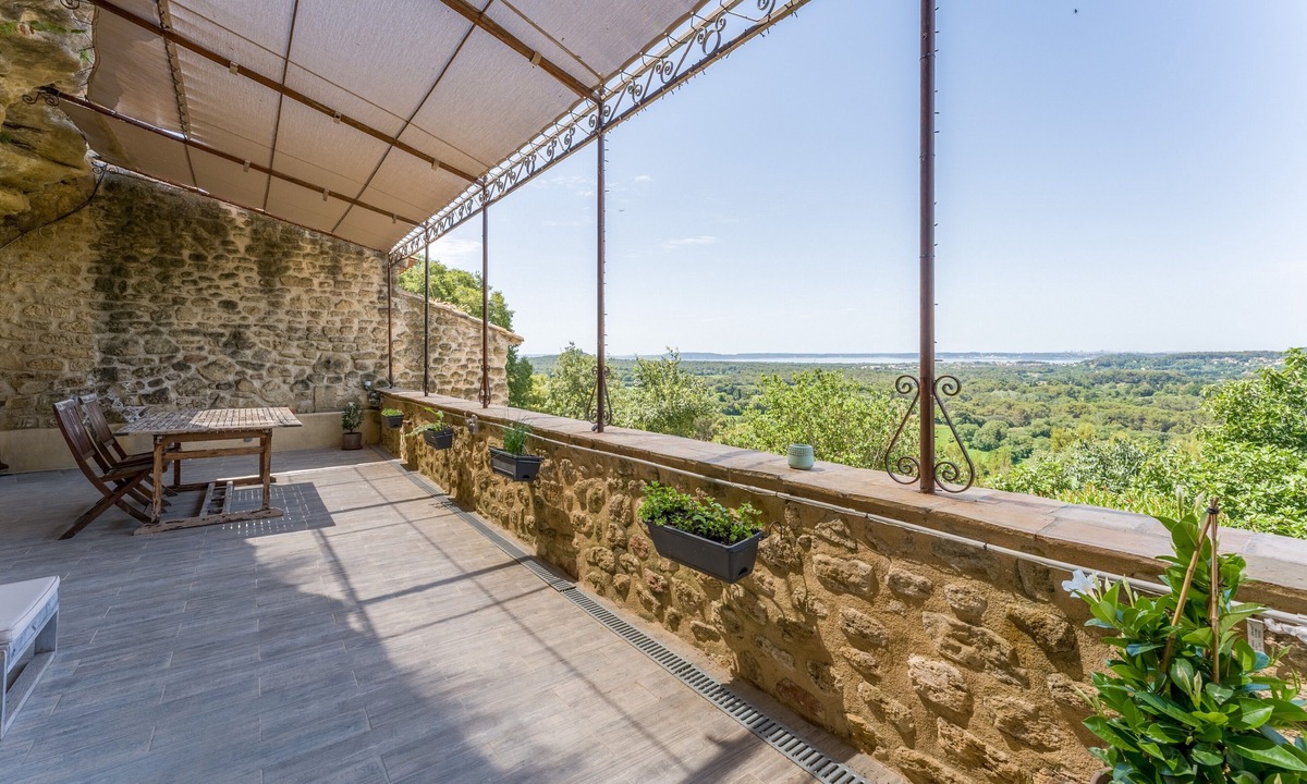 Cornillon-Confoux Apartment | Troglodyte Studio with Breathtaking Views over Provence!