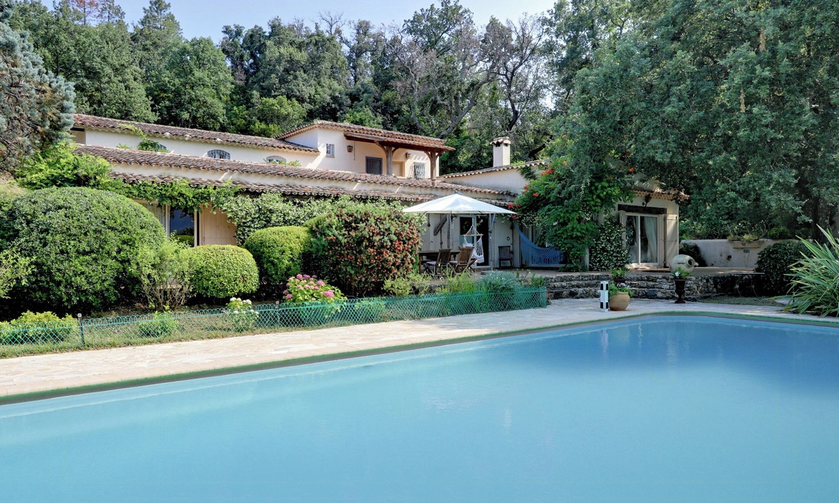 Cogolin House | Estate with olive grove near Grimaud