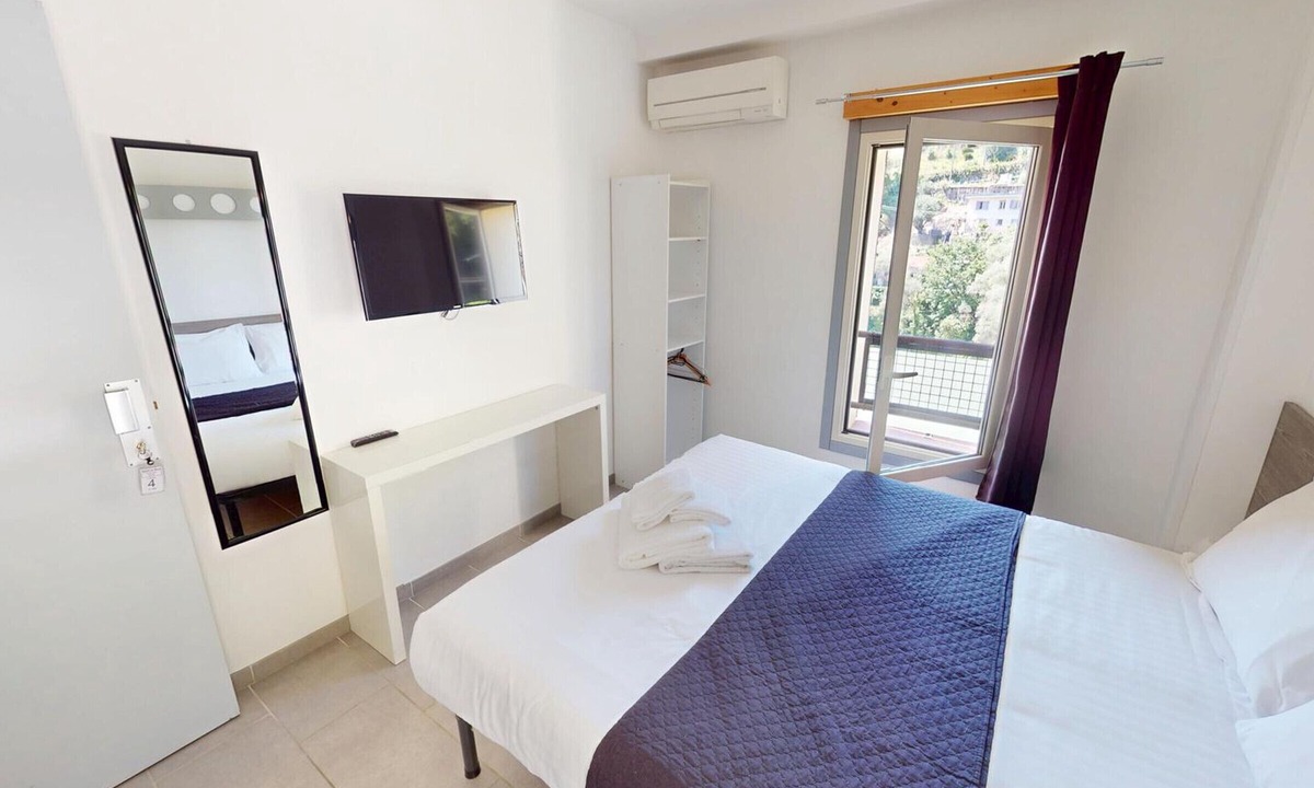 Menton Apartment | Room with AC and mountain view