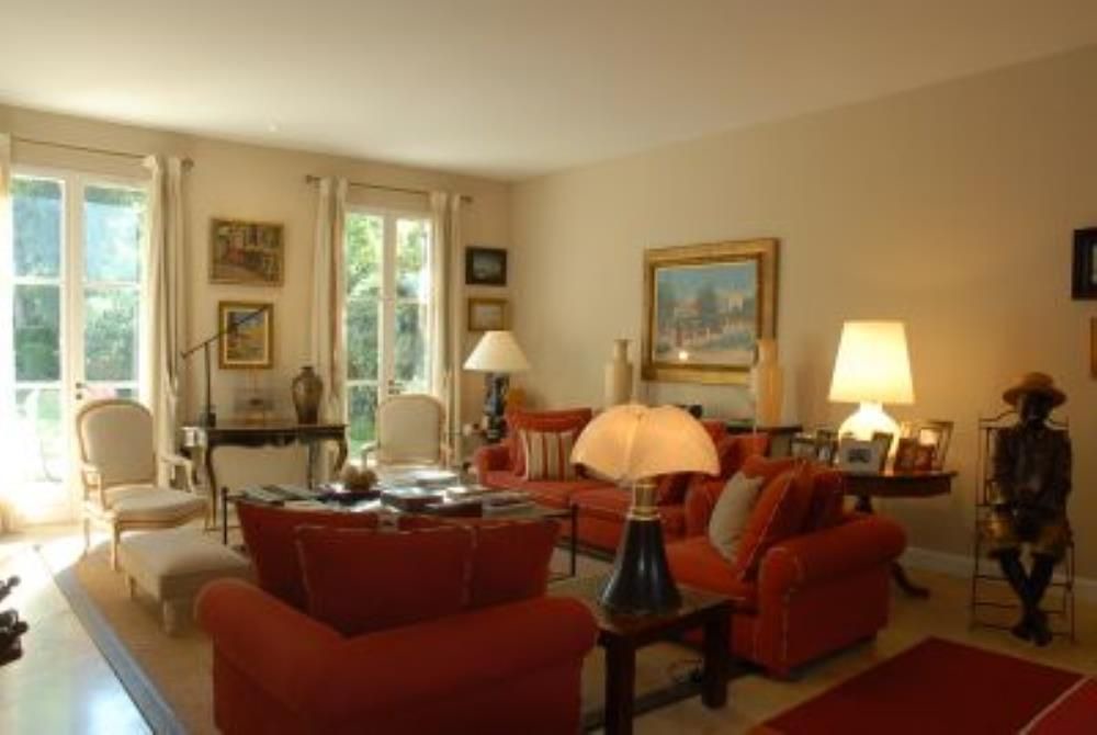 Photo of Livingroom in 8th Arrondissement