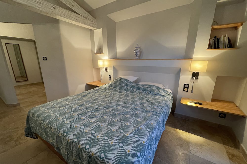 Photo of Bedroom in Lamanon