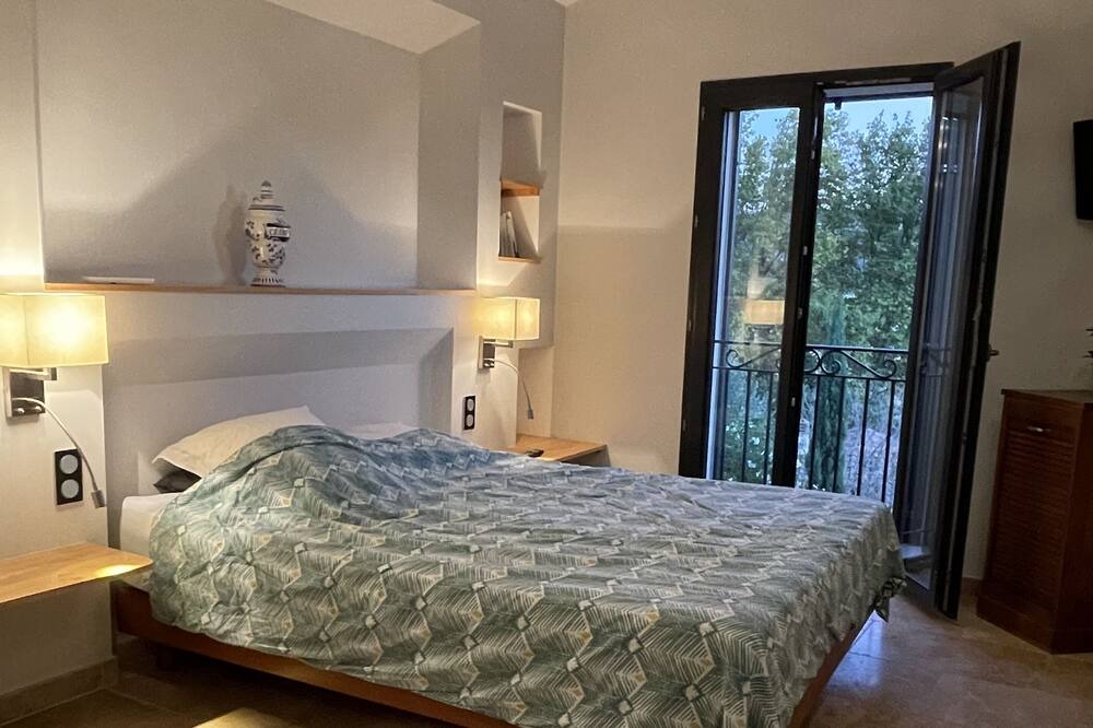 Photo of Bedroom in Lamanon