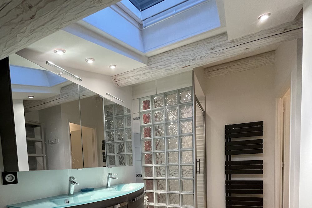 Photo of Bathroom in Lamanon